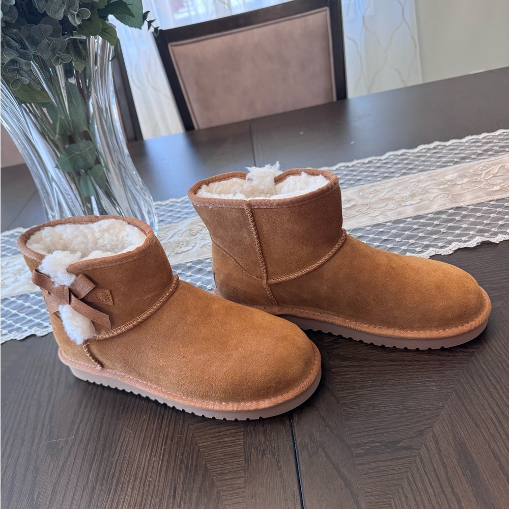 Koolaburra Tan Suede Boots with Plush Lining woman’s size 8